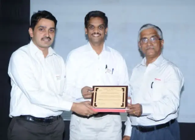 Receiving the award for “Outstanding Performance in Precision Components Manufacturing” from Mr. R.S. Vasan, Managing Director, Rexroth – Bosch, at the business partners meet, March 2014.