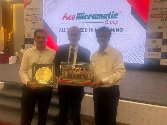 Receiving the “Award of Excellence” from Mr. P. Ramdas, MD – Ace Manufacturing Systems Ltd., and Mr. T.K. Ramesh, MD – Ace Micromatic Group, on 12th September 2025 at the annual customer meet in Bangalore.